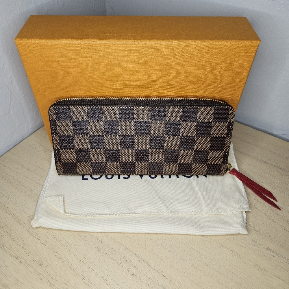 LOUIS VUITTON ZIPPERED WALLET